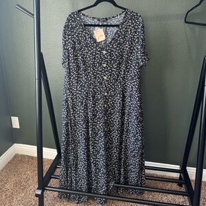 NWT - BloomChic midi floral button down dress